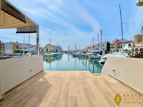House with mooring before the bridges for sale in Empuriabrava