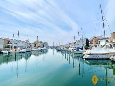 House with mooring before the bridges for sale in Empuriabrava
