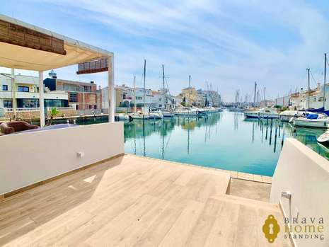 House with mooring before the bridges for sale in Empuriabrava