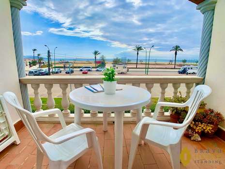 Nice apartment in first line of sea for sale in Empuriabrava