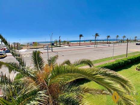 Bonito piso en primera línea de mar en venta en Empuriabrava