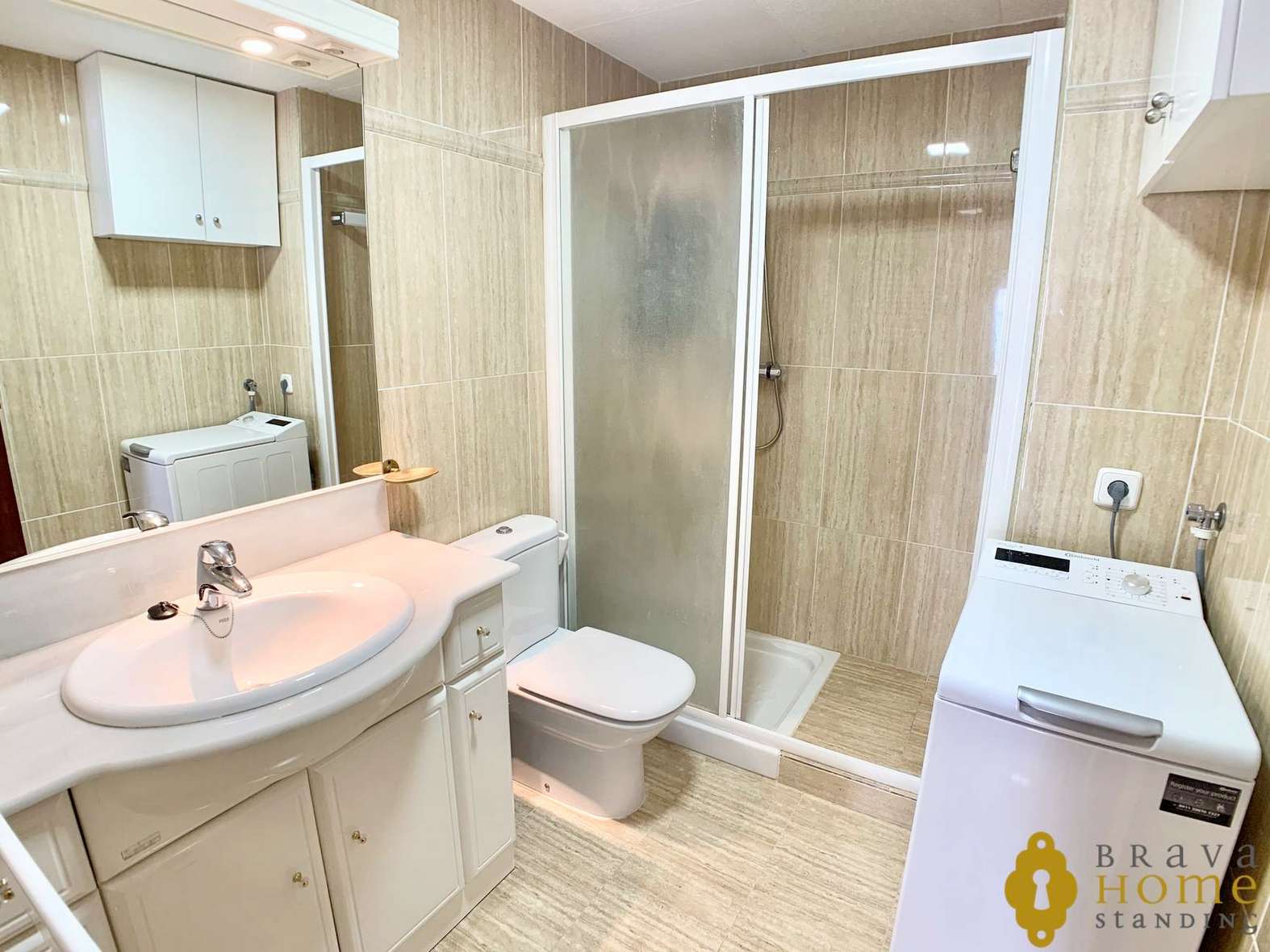 Magnífico apartamento en primera línea de mar en venta en Rosas