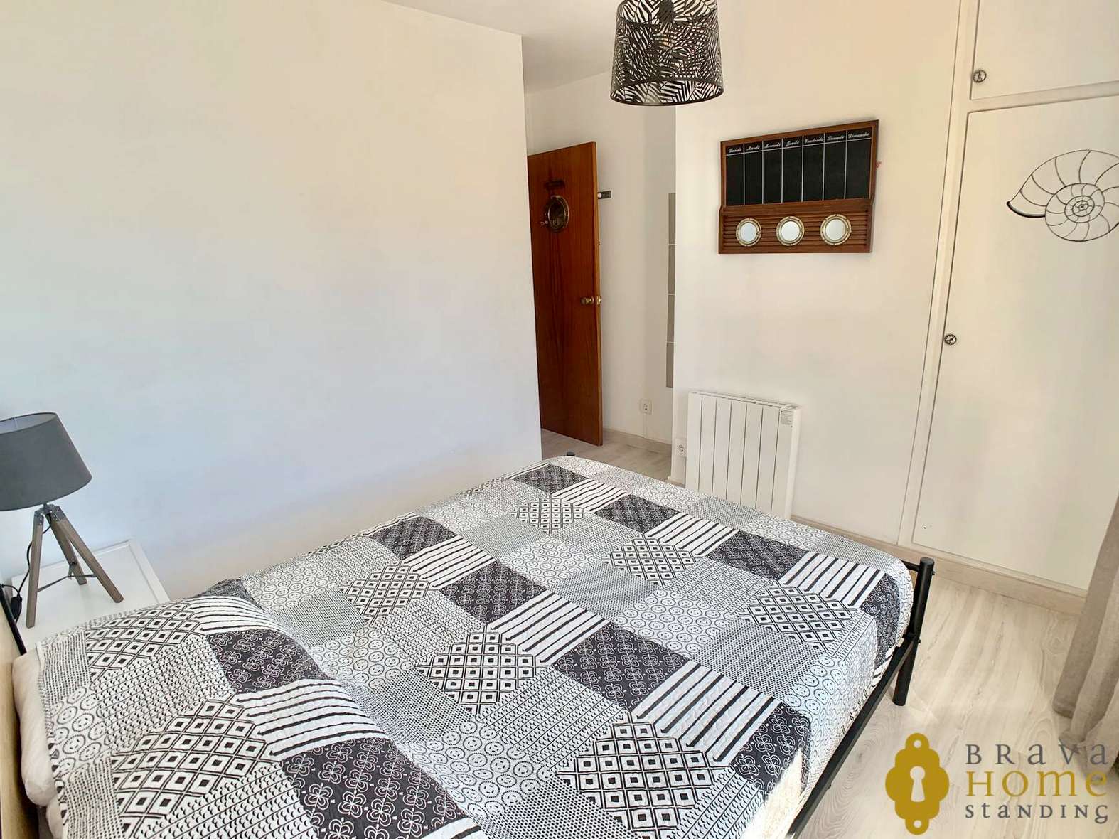 Magnífico apartamento en primera línea de mar en venta en Rosas