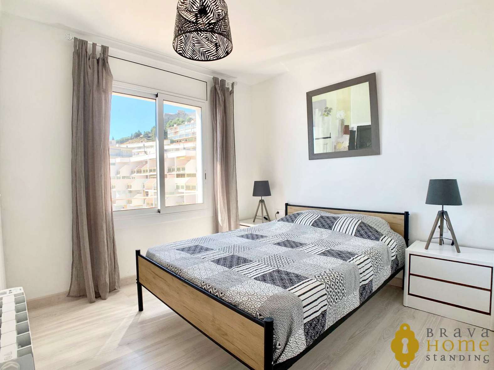 Magnífico apartamento en primera línea de mar en venta en Rosas