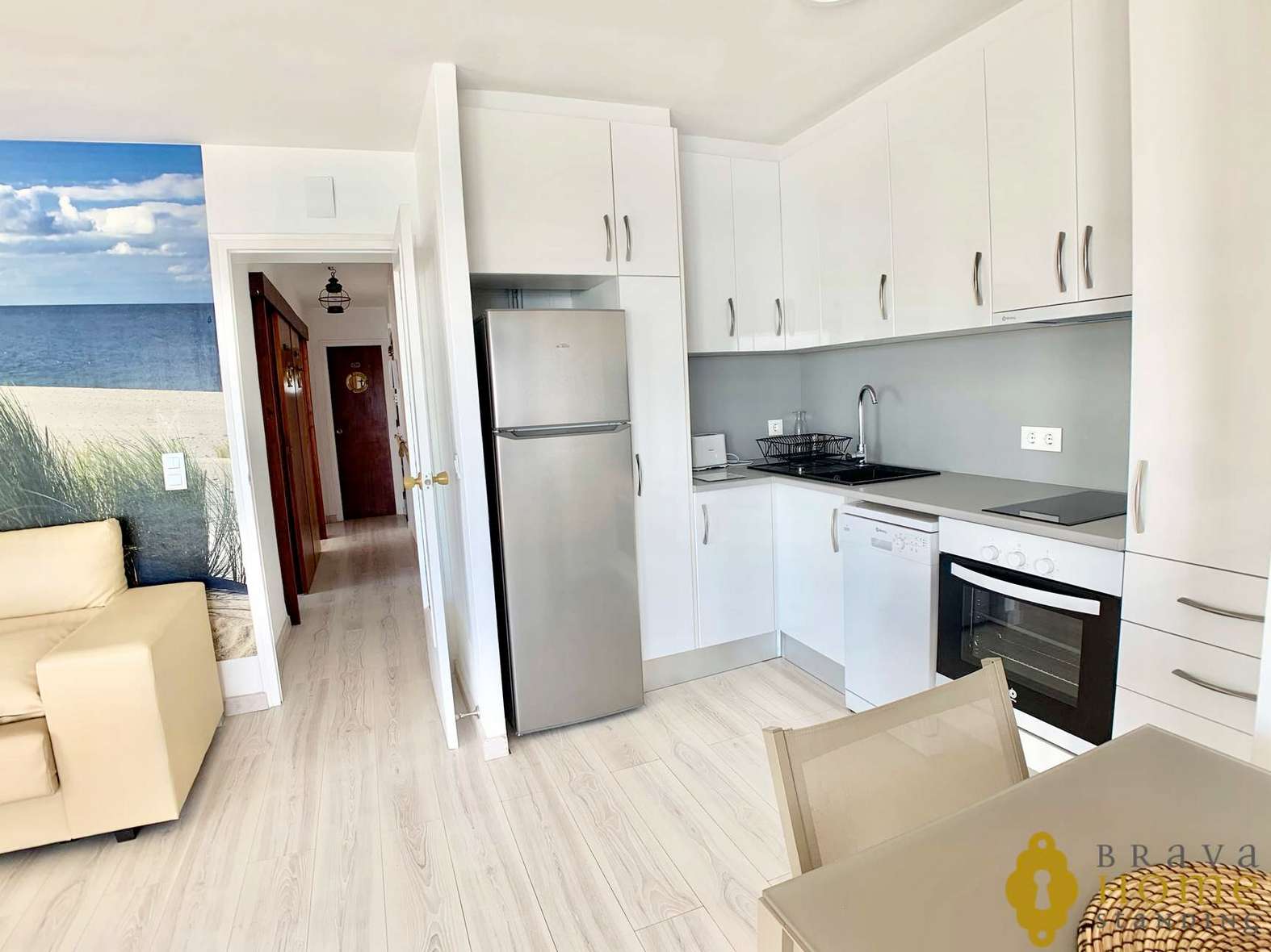 Magnífico apartamento en primera línea de mar en venta en Rosas