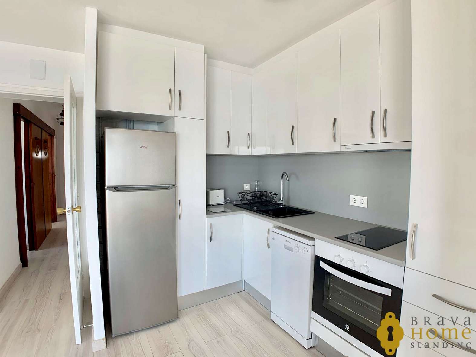 Magnífico apartamento en primera línea de mar en venta en Rosas