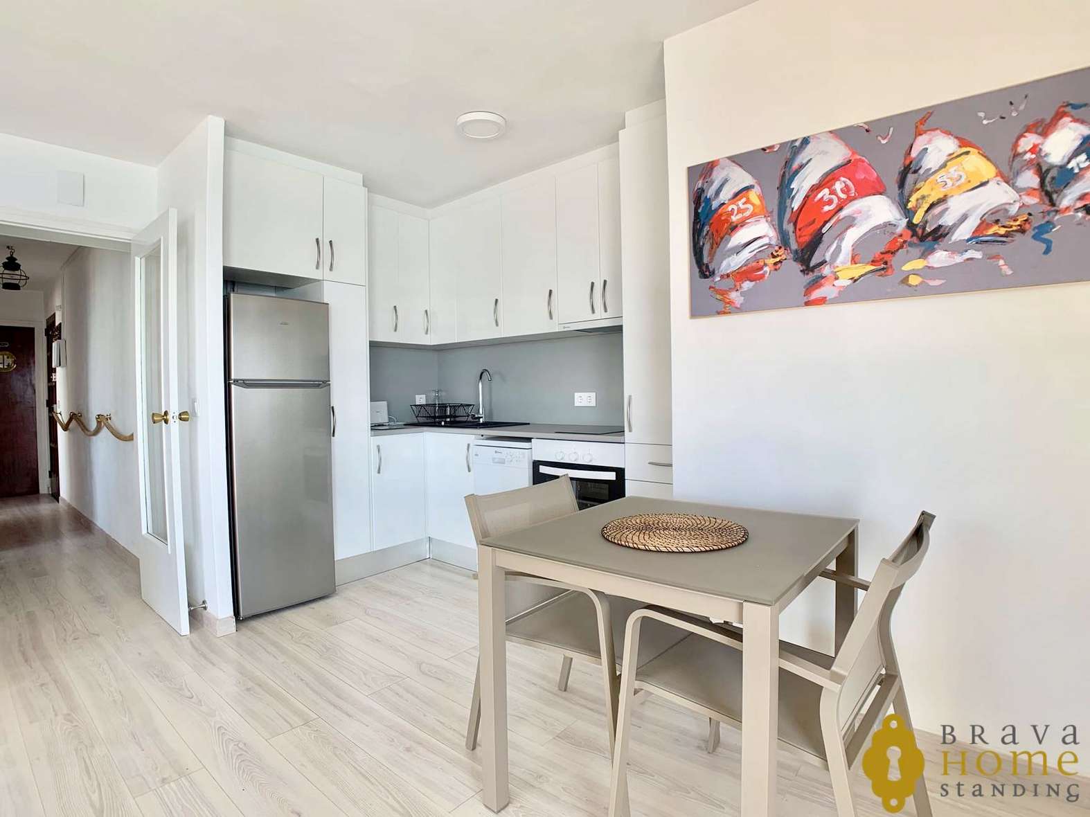 Magnífico apartamento en primera línea de mar en venta en Rosas