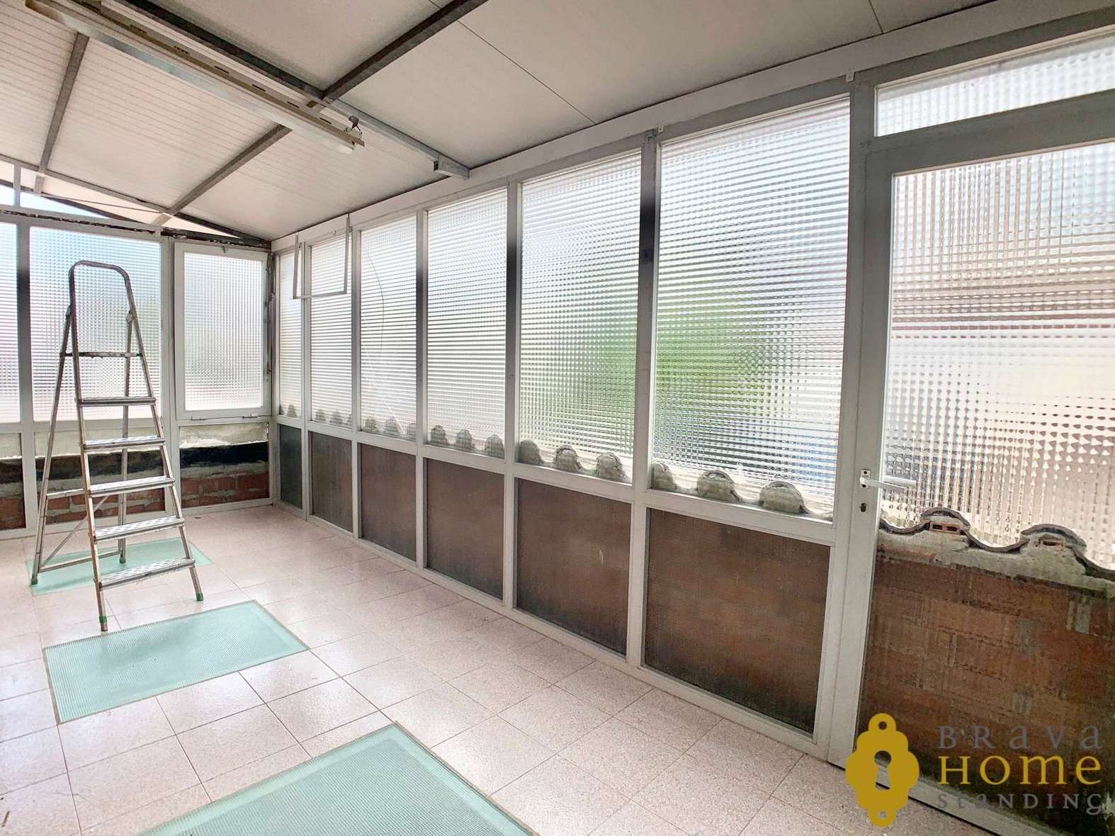 Bonita casa reformada cerca de la playa en venta en Empuriabrava
