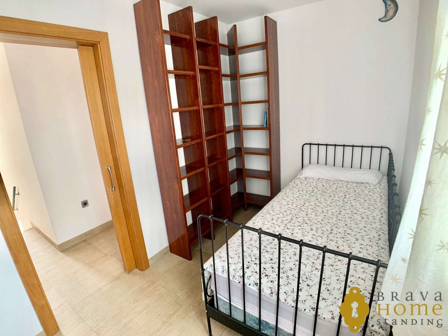 Bonita casa reformada cerca de la playa en venta en Empuriabrava
