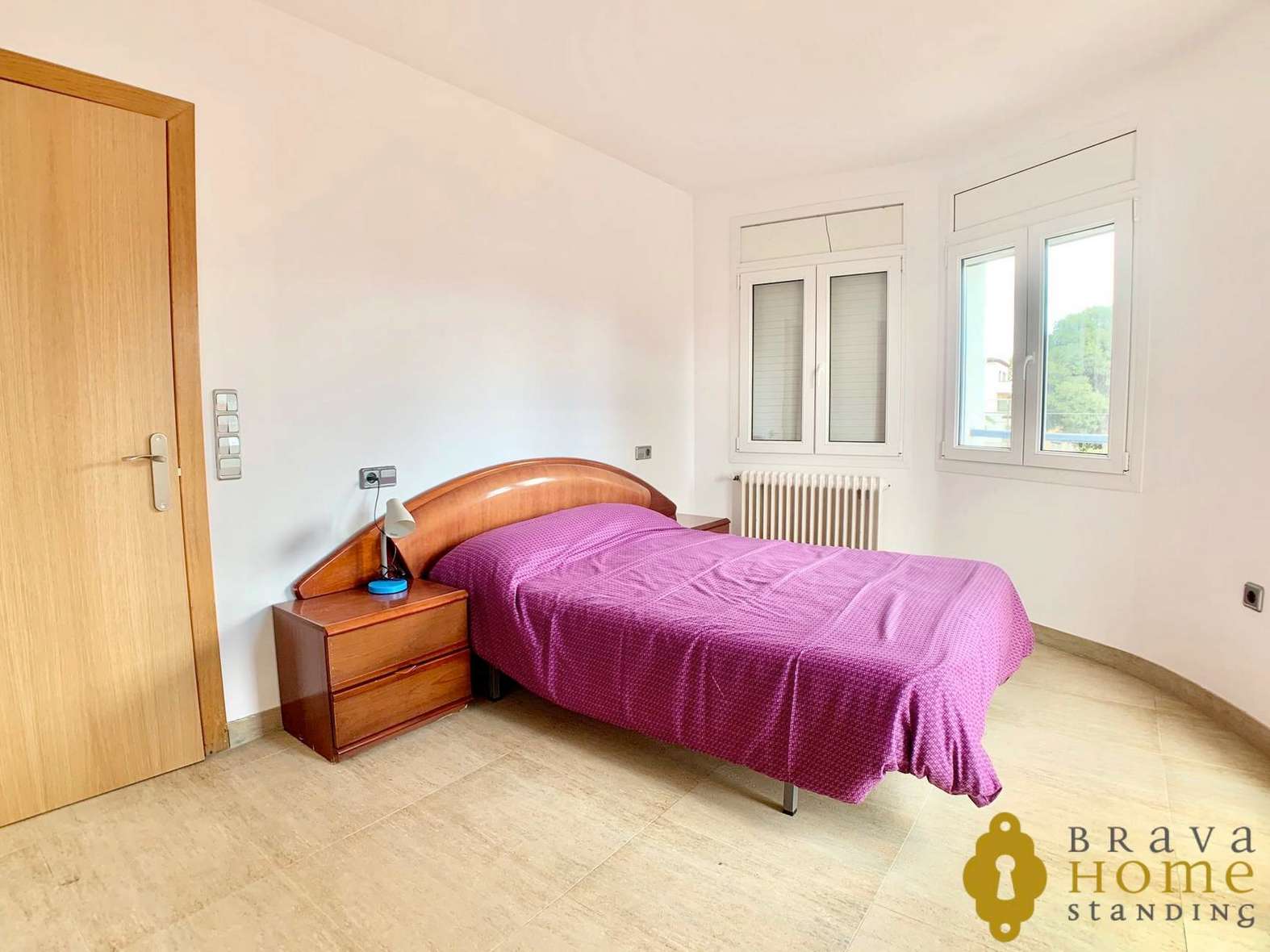 Bonita casa reformada cerca de la playa en venta en Empuriabrava