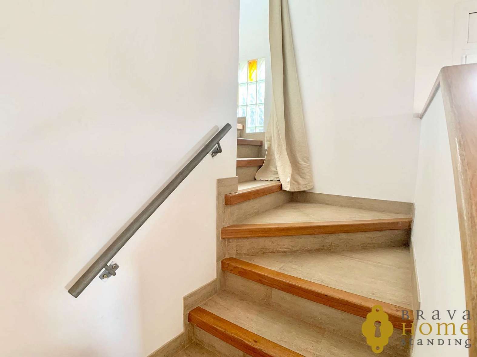 Bonita casa reformada cerca de la playa en venta en Empuriabrava