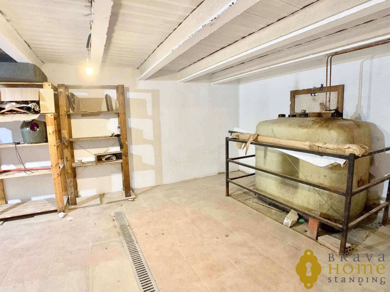 Bonita casa reformada cerca de la playa en venta en Empuriabrava