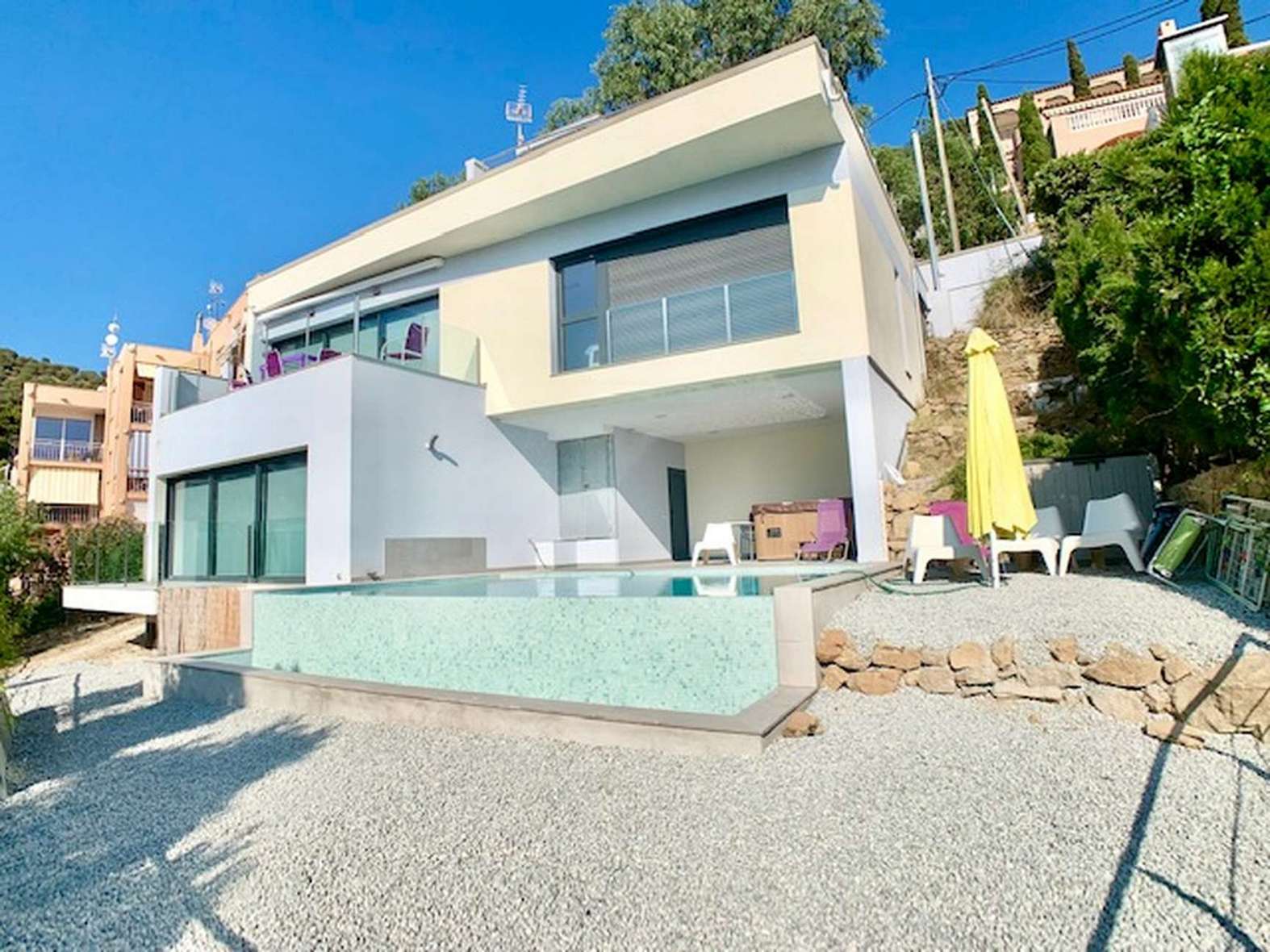 Espléndida villa contemporánea con vistas al mar, en venta en Rosas - Canyelles