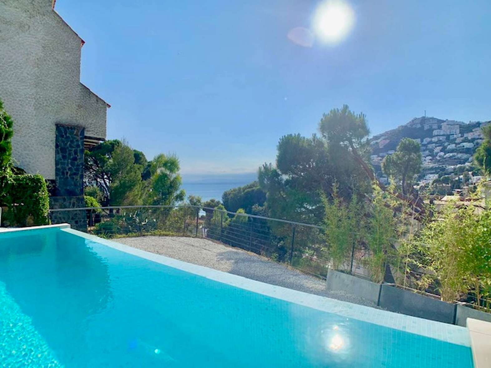 Esplèndida vila contemporània amb vistes al mar, en venda a Roses - Canyelles