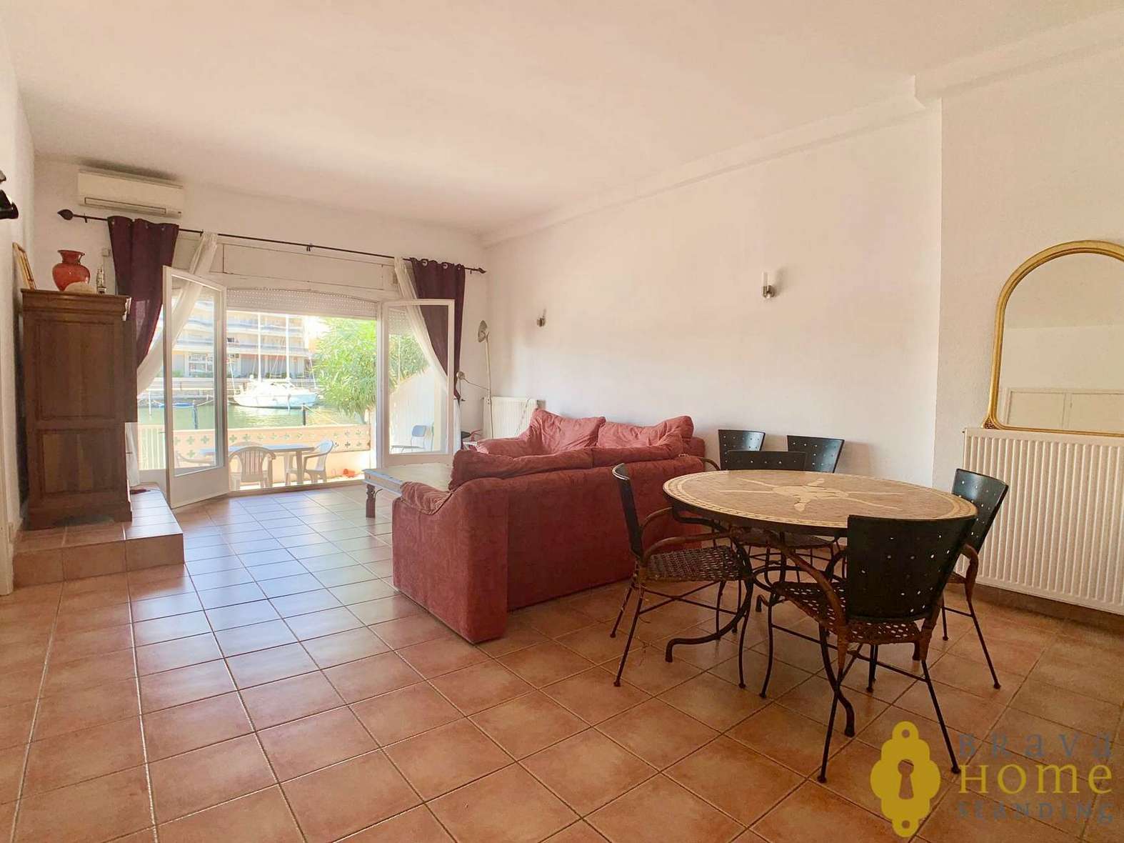 Magnífic apartament amb amarratge per a veler, en venda a Empuriabrava
