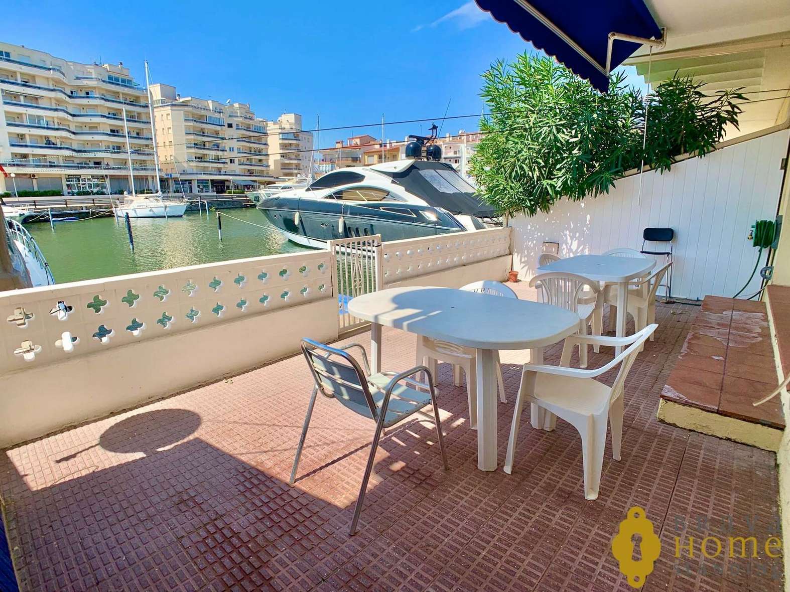 Magnífic apartament amb amarratge per a veler, en venda a Empuriabrava