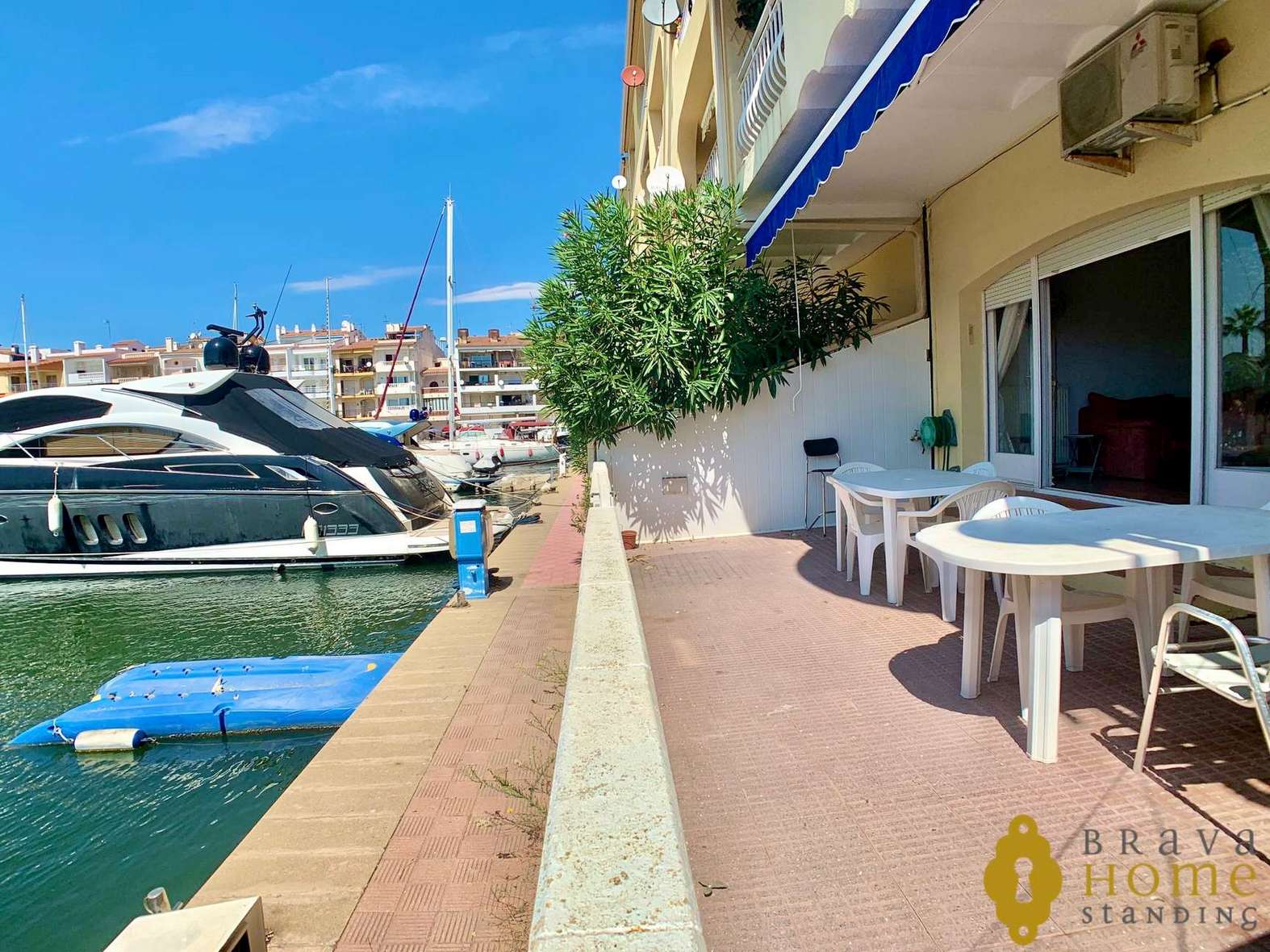 Magnífic apartament amb amarratge per a veler, en venda a Empuriabrava