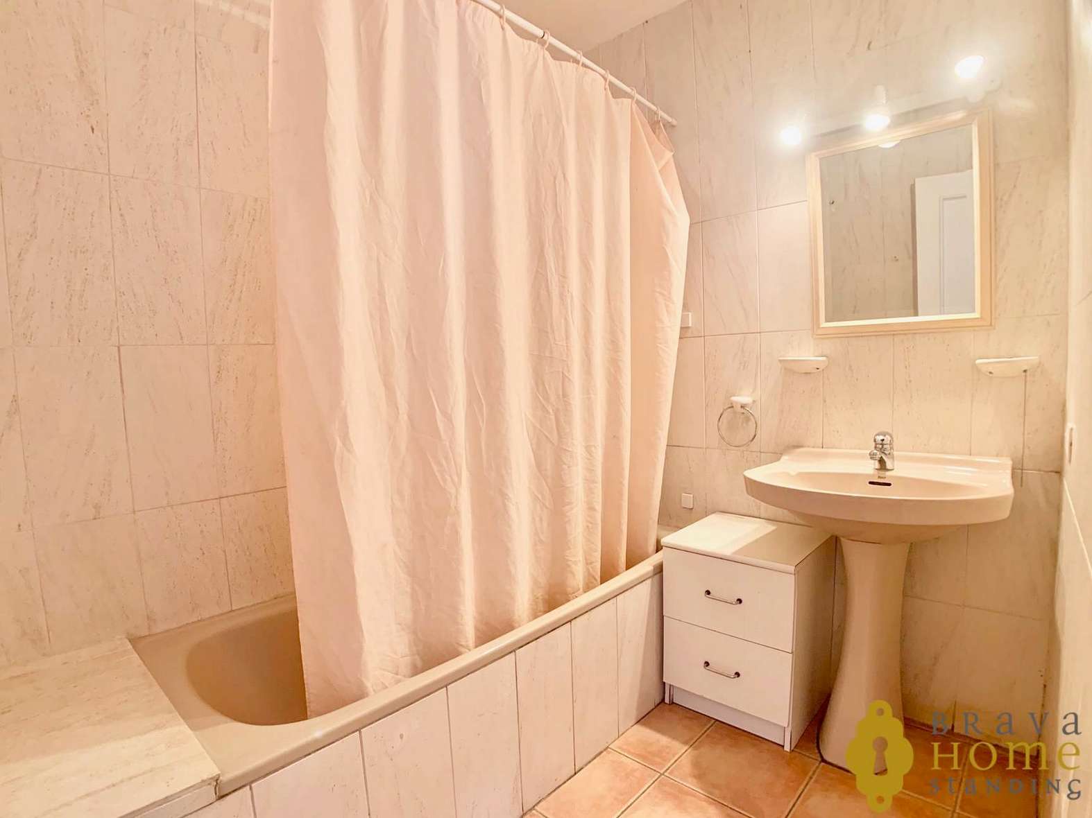 Magnífic apartament amb amarratge per a veler, en venda a Empuriabrava