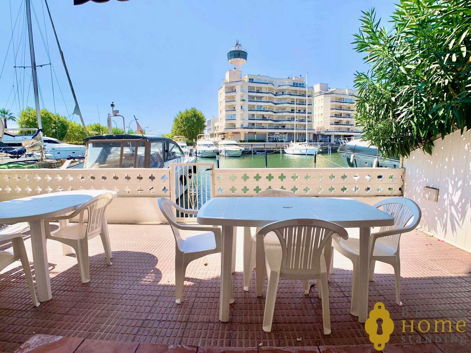 Magnífic apartament amb amarratge per a veler, en venda a Empuriabrava