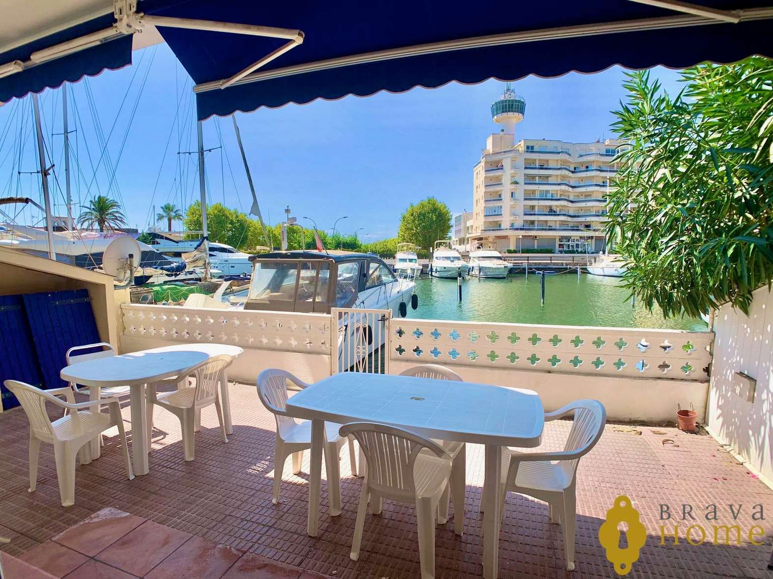 Magnífic apartament amb amarratge per a veler, en venda a Empuriabrava