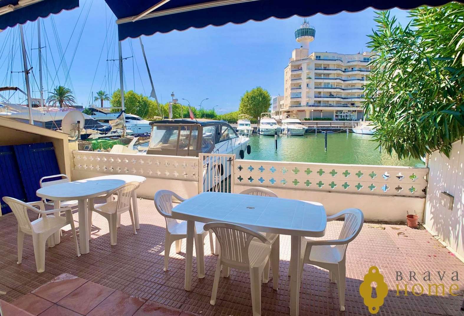 Magnífic apartament amb amarratge per a veler, en venda a Empuriabrava