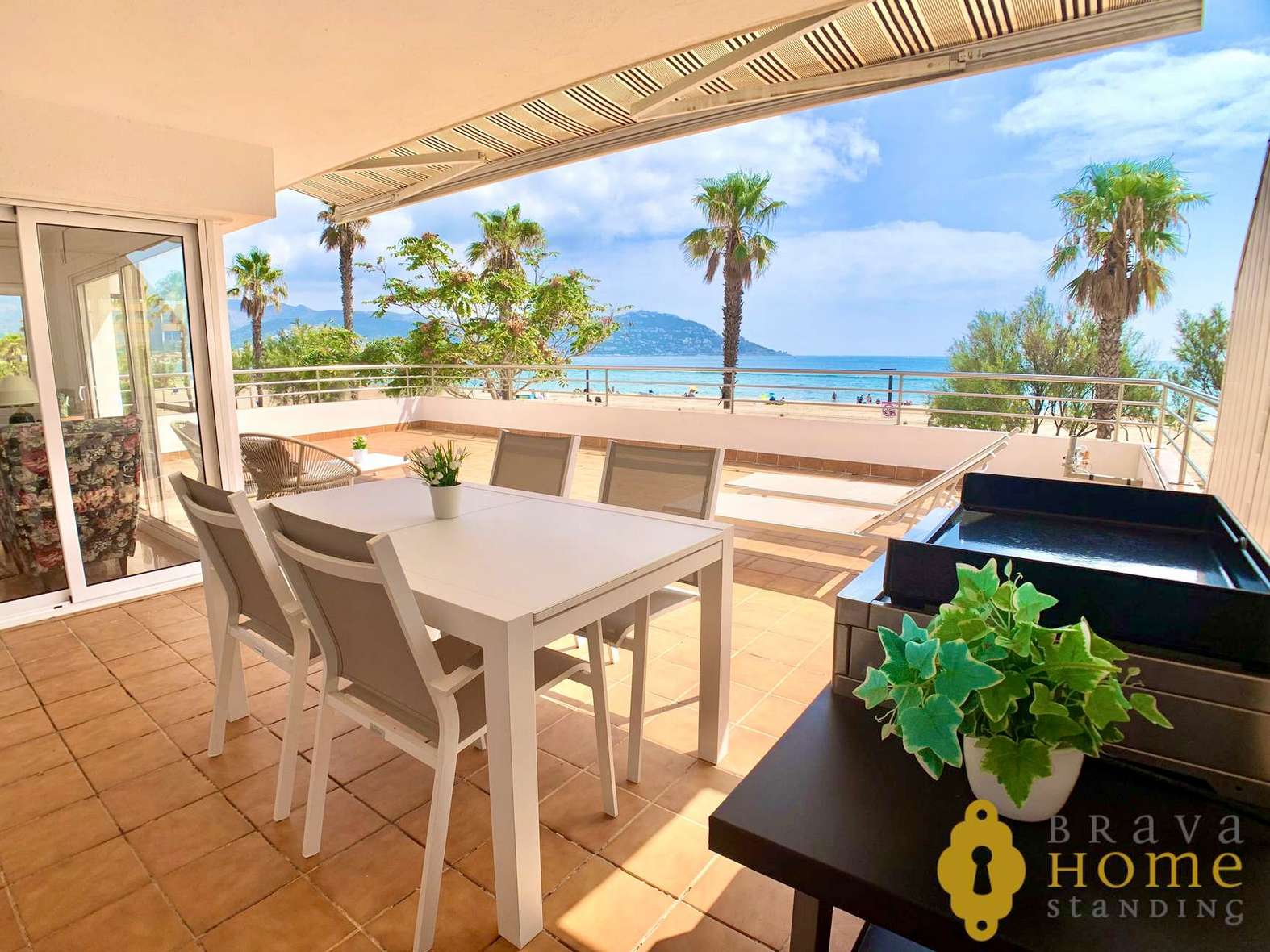 Magnífic apartament a 1a línia de mar amb terrassa de 76m2 en venda a Santa Margarida