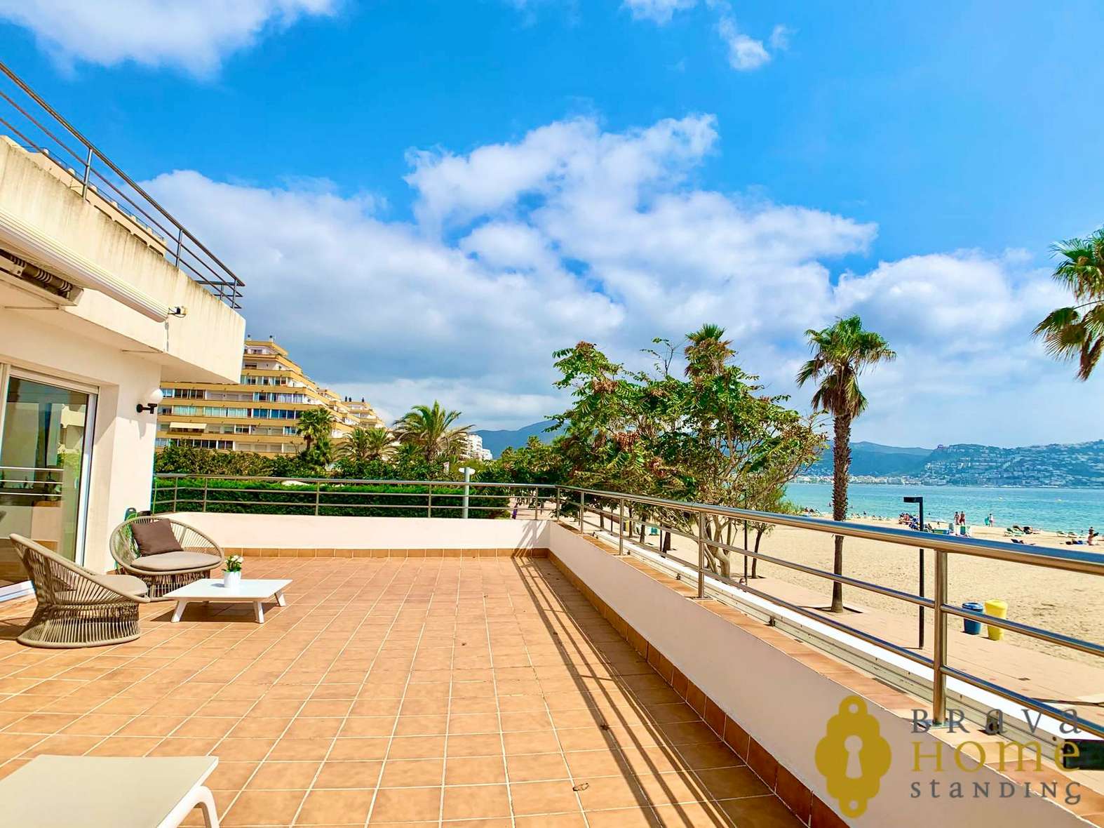 Magnífic apartament a 1a línia de mar amb terrassa de 76m2 en venda a Santa Margarida