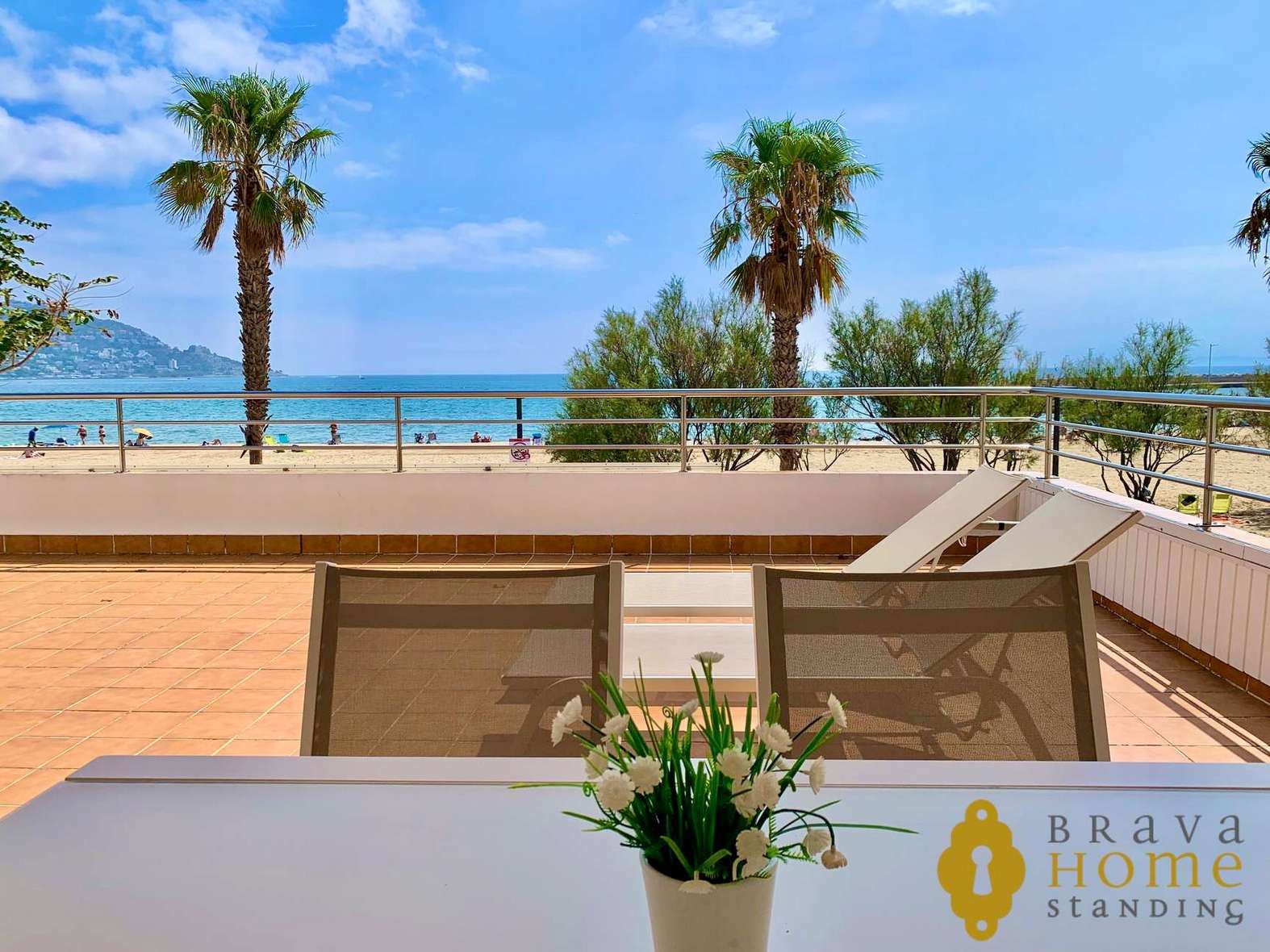 Magnífic apartament a 1a línia de mar amb terrassa de 76m2 en venda a Santa Margarida