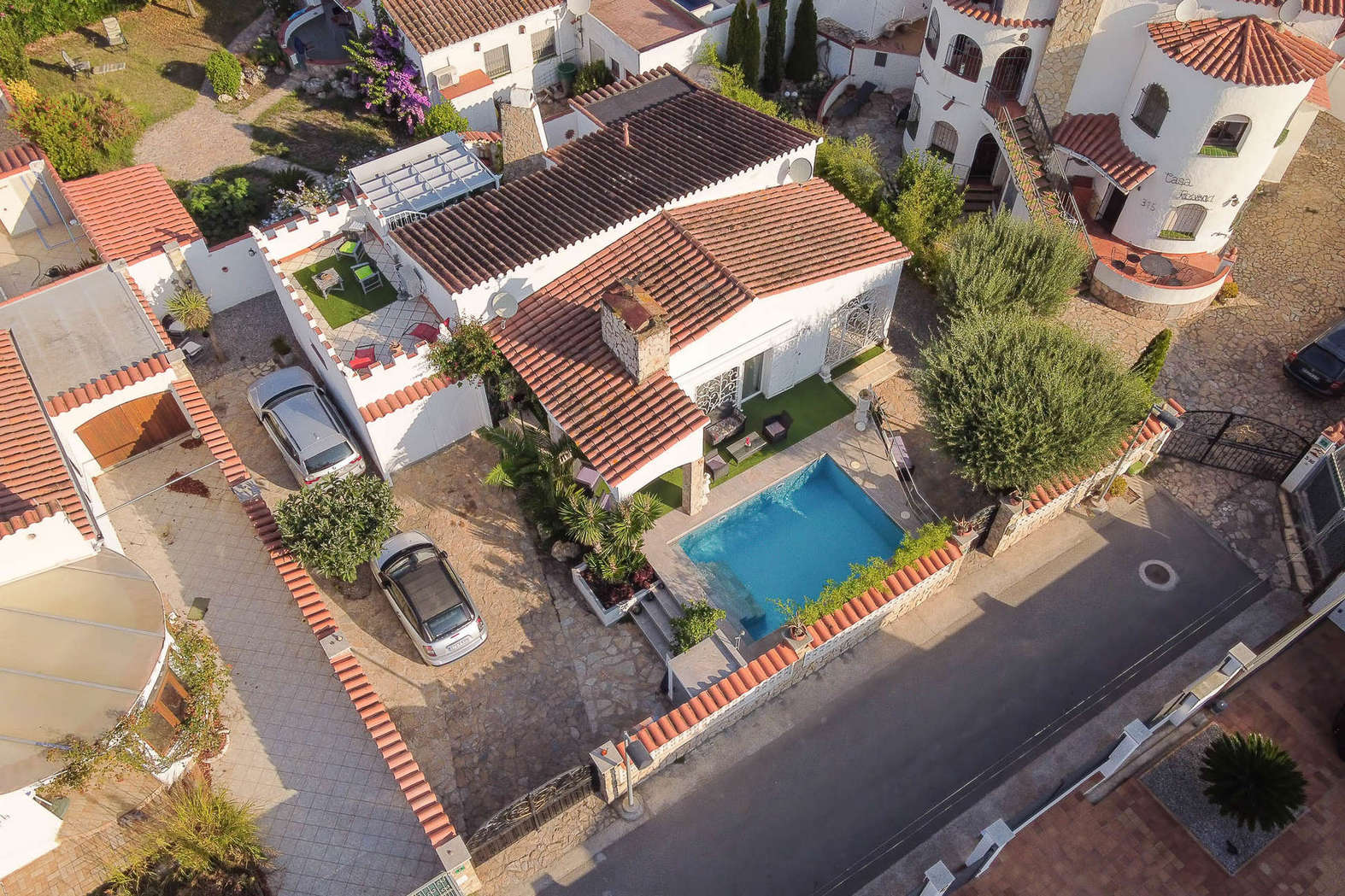 Casa con piscina en un sector tranquilo en venta en Empuriabrava