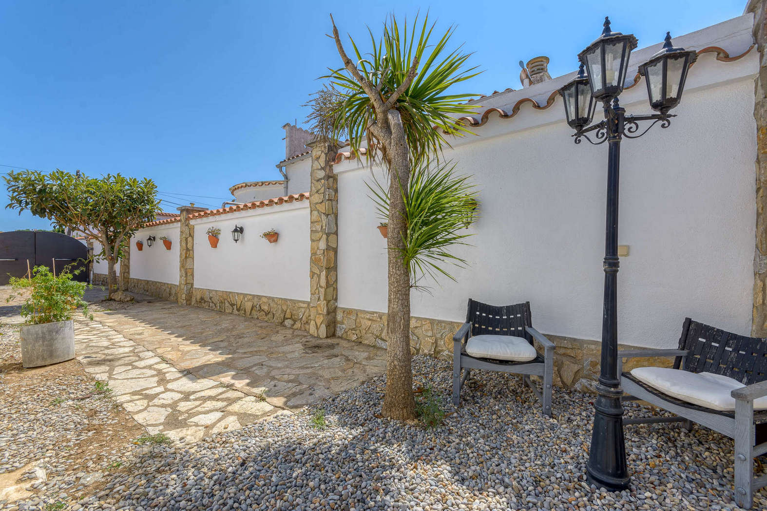 Maison avec piscine dans un secteur calme, en vente à Empuriabrava