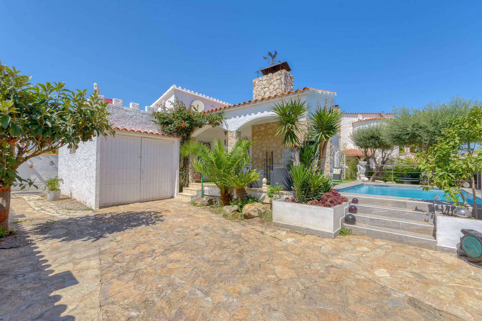 Casa amb piscina en un sector tranquil en venda a Empuriabrava