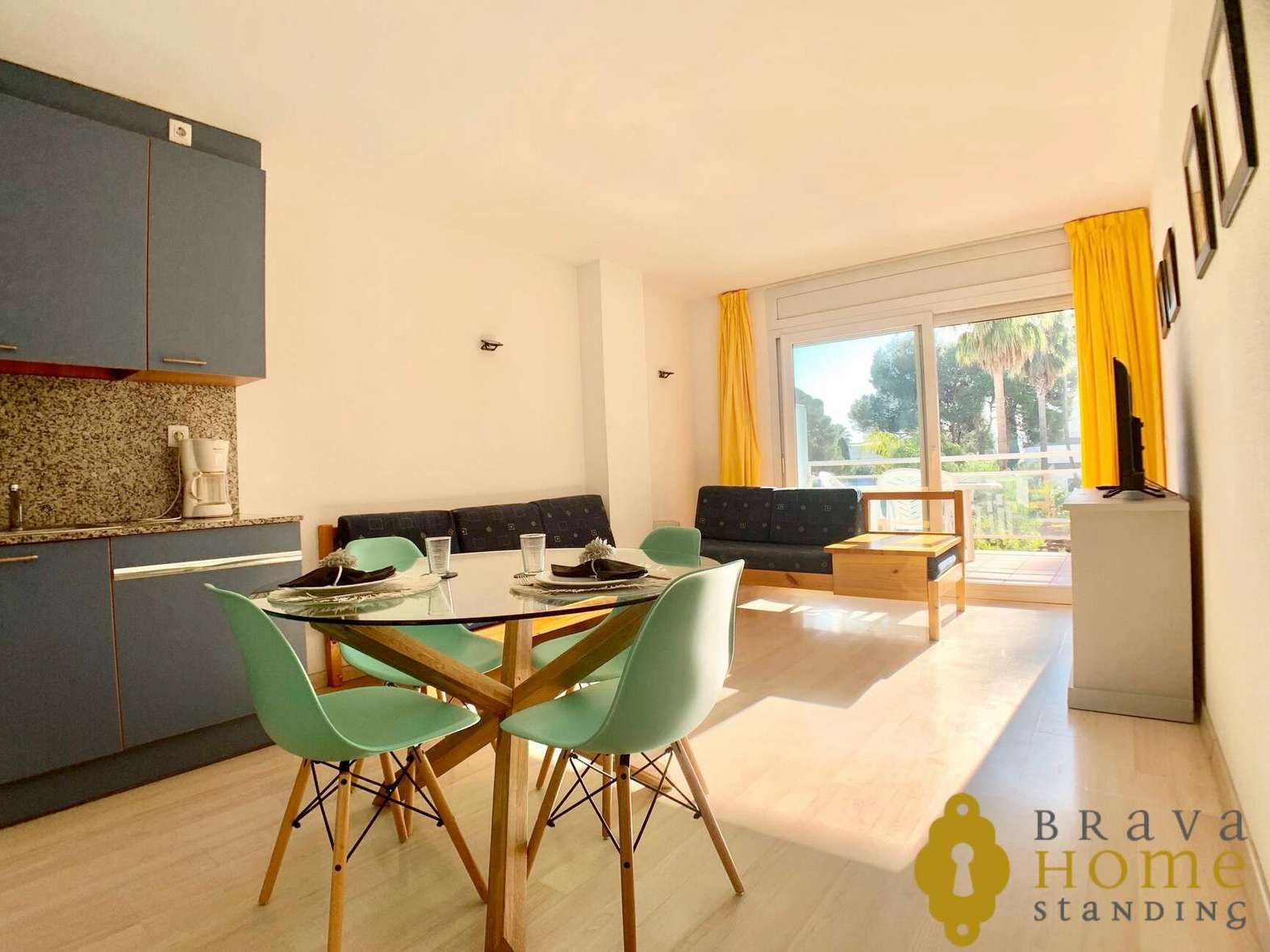 Bonic apartament amb terrassa sud en una preciosa residencia amb piscina comunitària