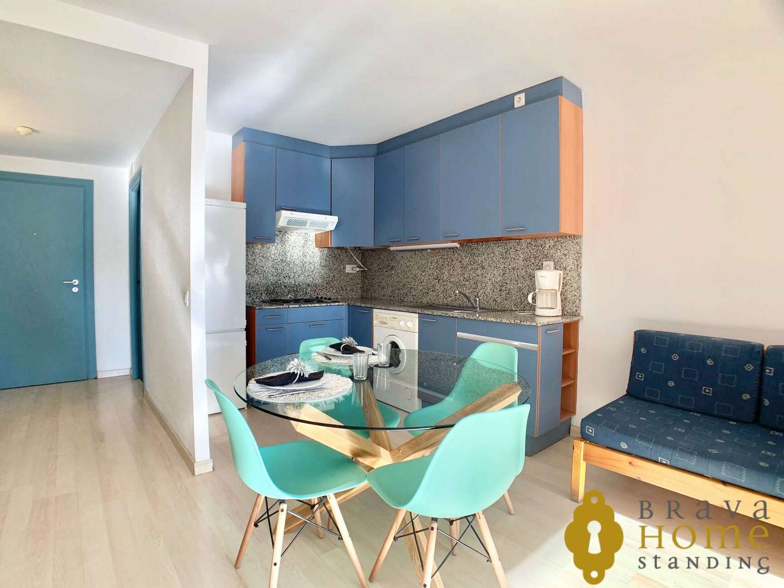 Bonic apartament amb terrassa sud en una preciosa residencia amb piscina comunitària