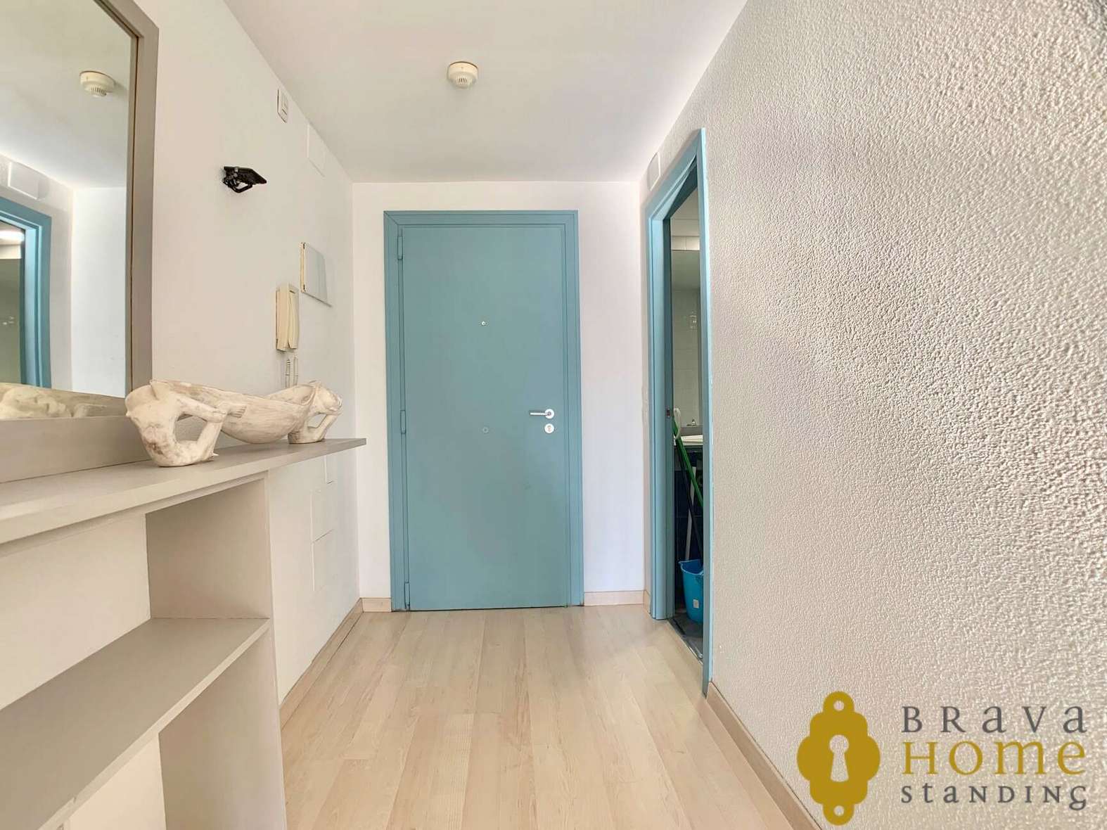 Bonic apartament amb terrassa sud en una preciosa residencia amb piscina comunitària