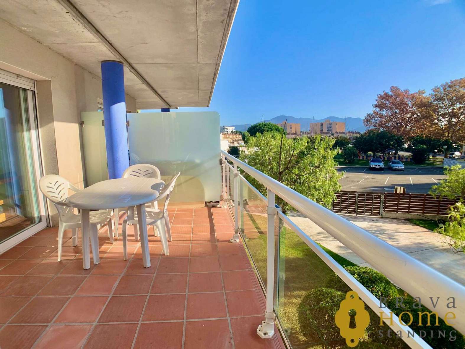 Bonic apartament amb terrassa sud en una preciosa residencia amb piscina comunitària