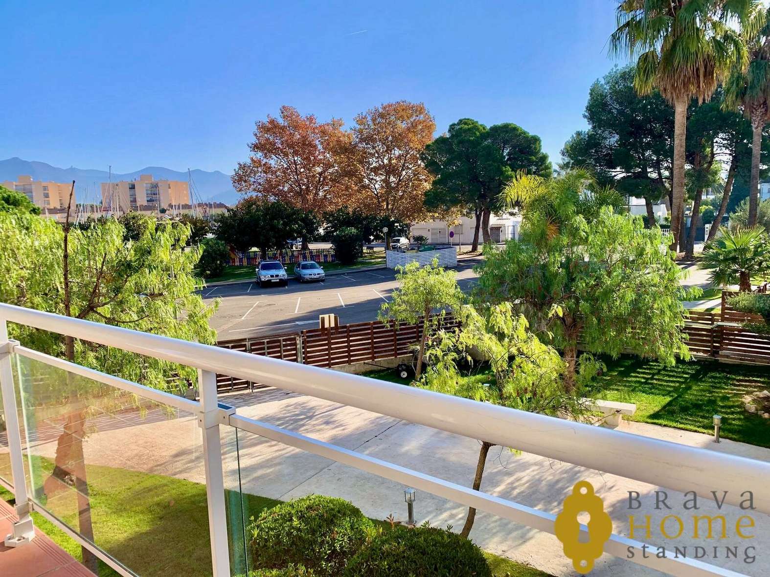 Bonic apartament amb terrassa sud en una preciosa residencia amb piscina comunitària