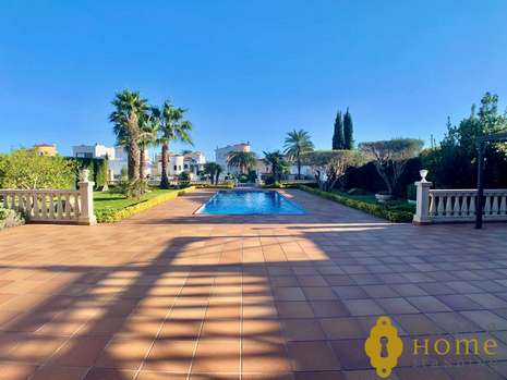 Luxurious villa with 25m mooring on a wide canal for sale in Empuriabrava