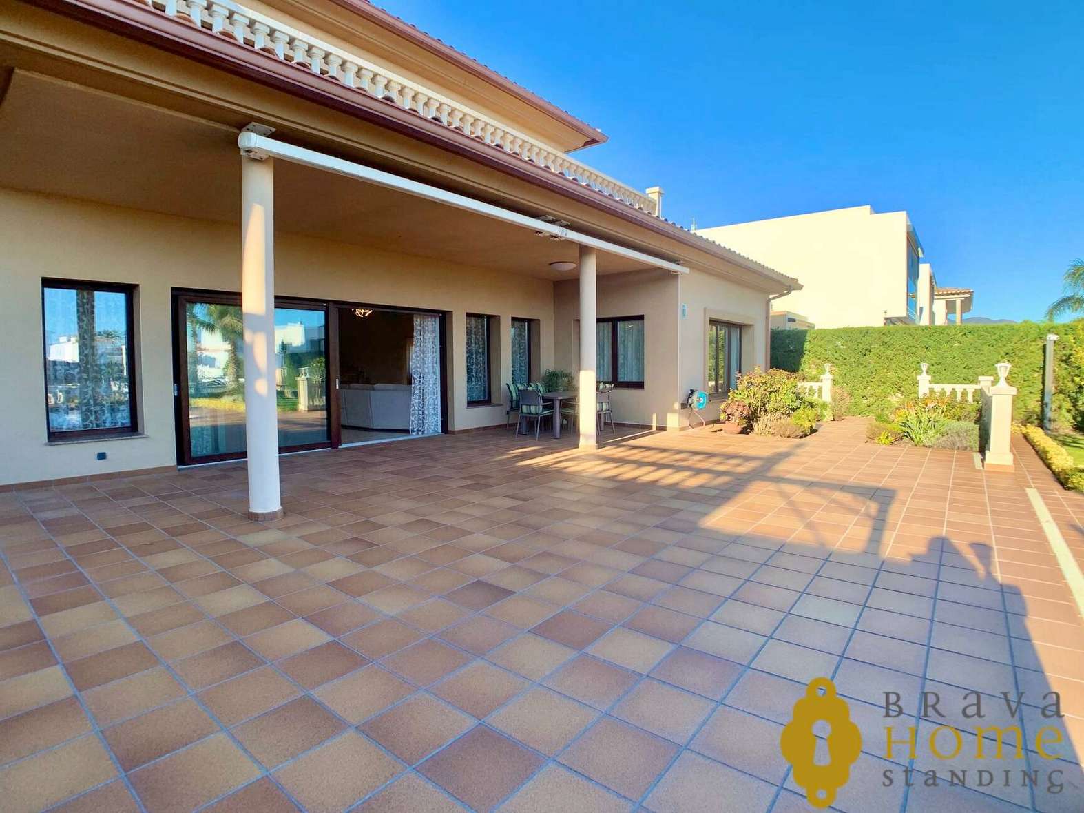Luxurious villa with 25m mooring on a wide canal for sale in Empuriabrava