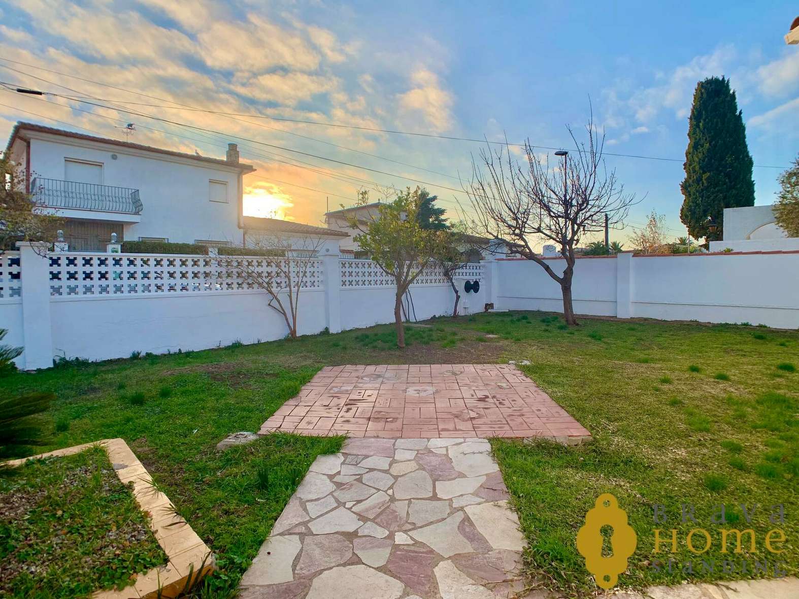 Àmplia casa de planta baixa + apartament de convidats, en venda a Empuriabrava