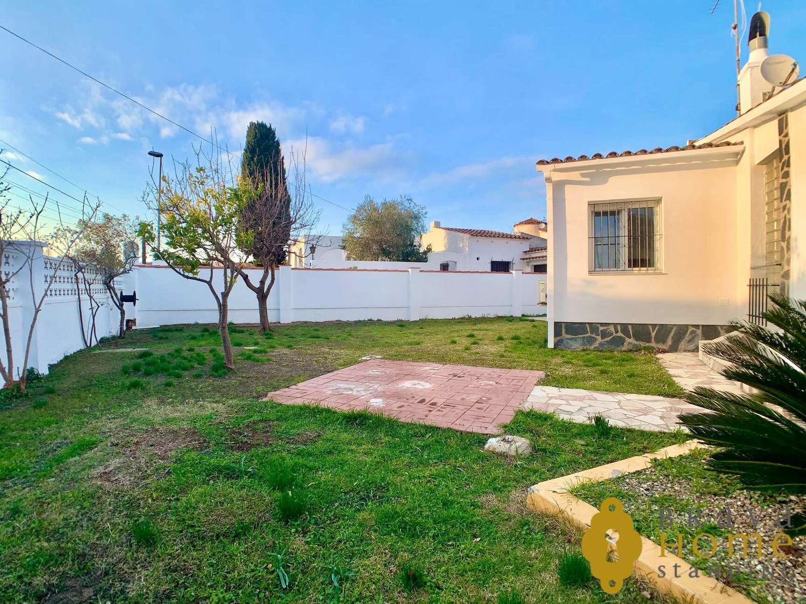 Spacious single-storey house + guest flat, for sale in Empuriabrava