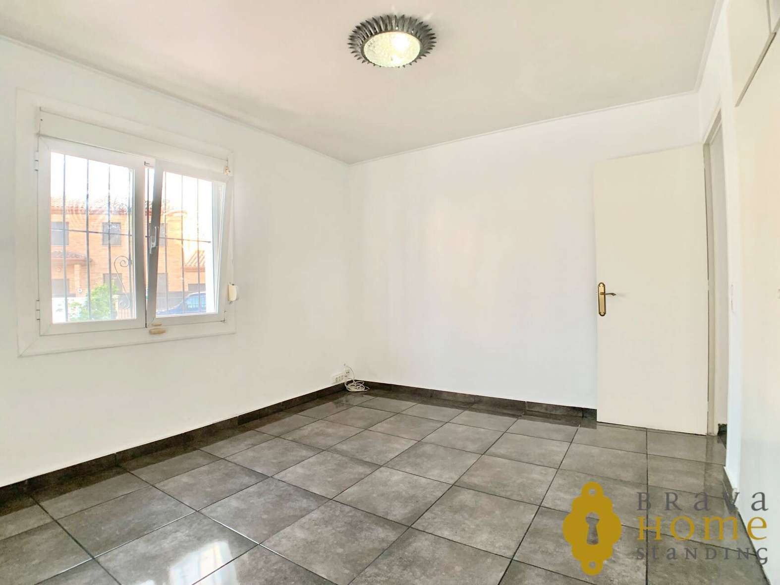 Àmplia casa de planta baixa + apartament de convidats, en venda a Empuriabrava