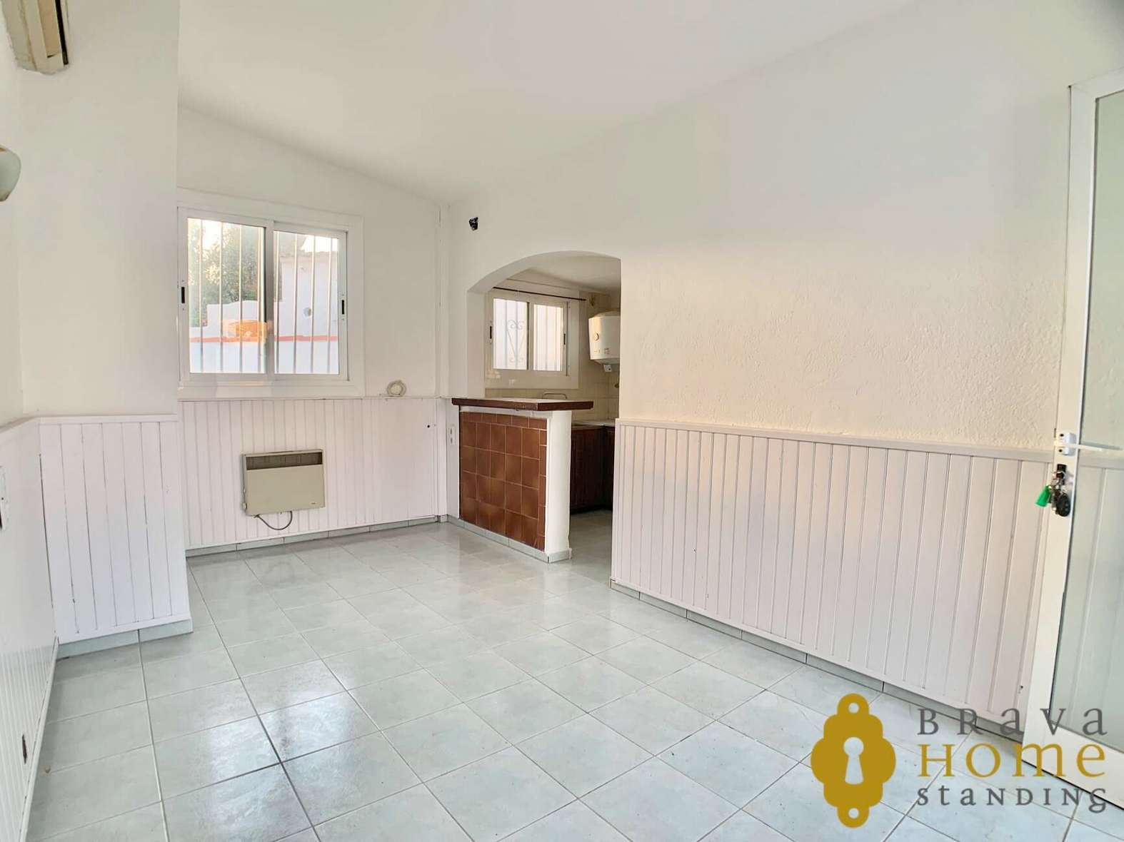 Àmplia casa de planta baixa + apartament de convidats, en venda a Empuriabrava