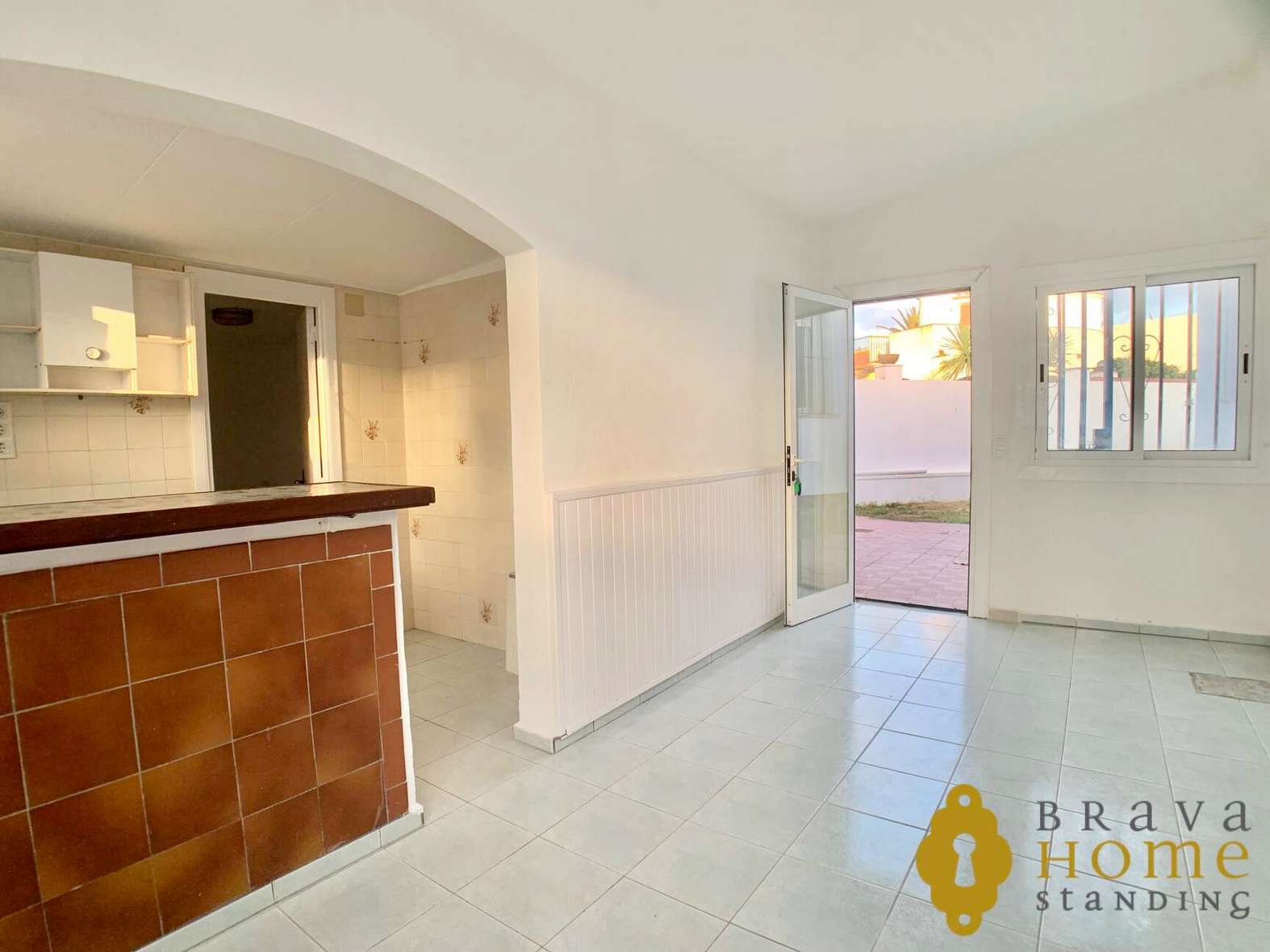 Àmplia casa de planta baixa + apartament de convidats, en venda a Empuriabrava
