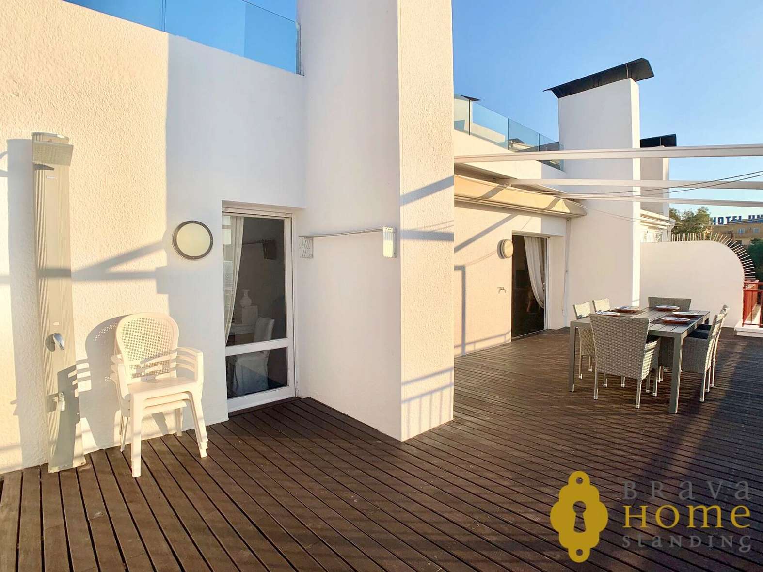 FOR SALE Superb Apartment in the Center of Rosas 50m from the beach