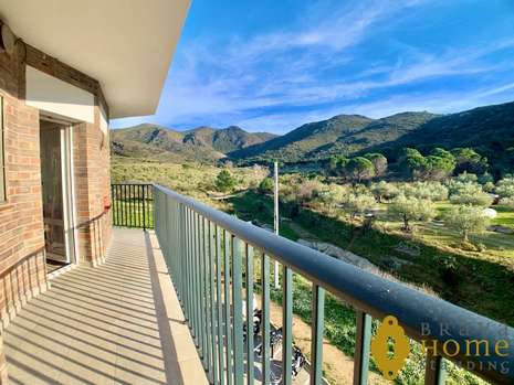 Apartment overlooking the natural park for sale in Rosas