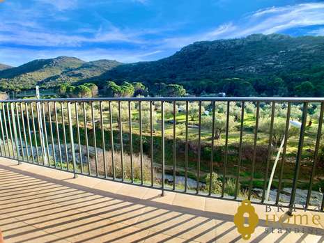 Apartment overlooking the natural park for sale in Rosas
