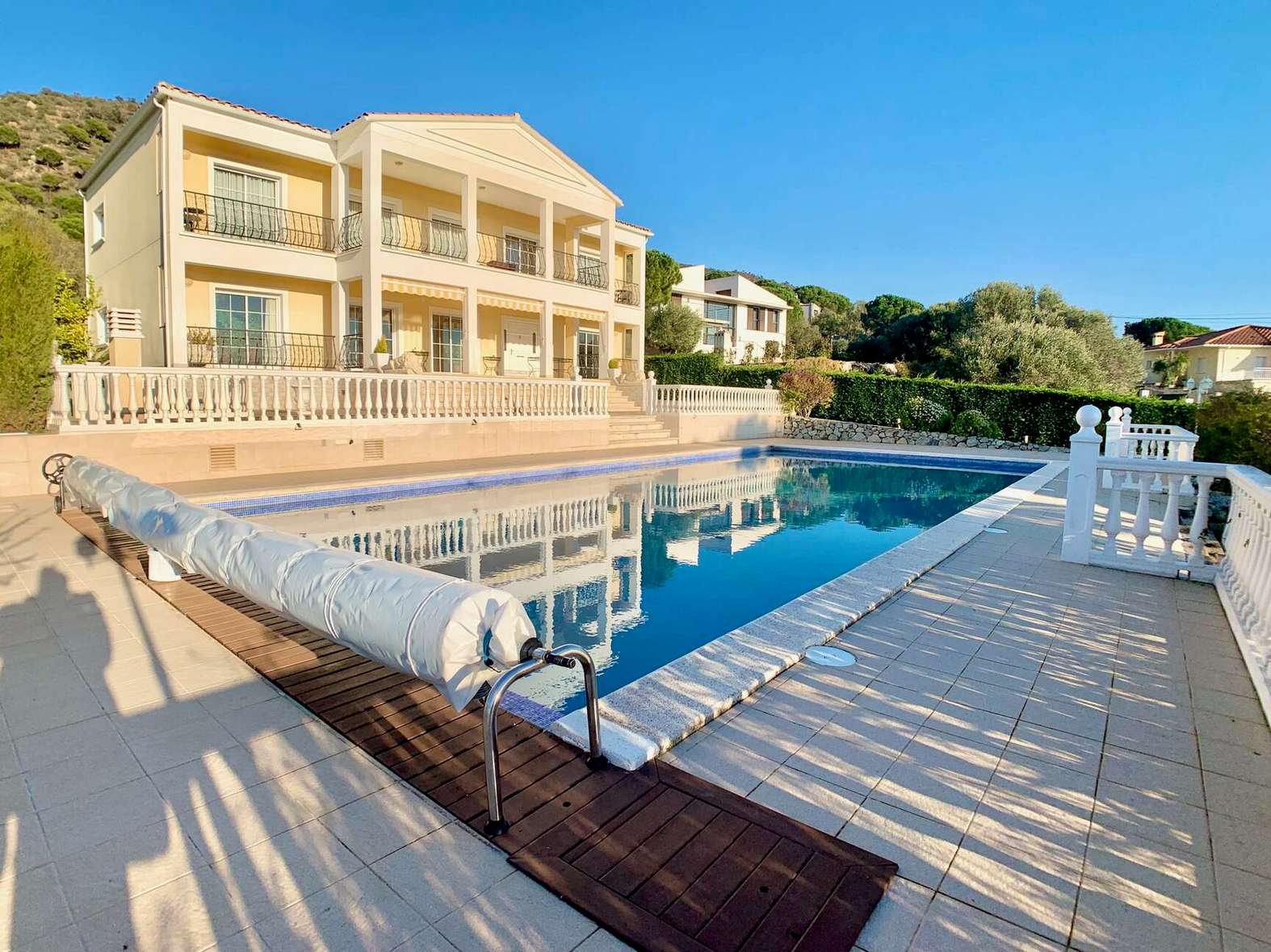 Luxós xalet amb piscina en venda a Pau - Els Olivars