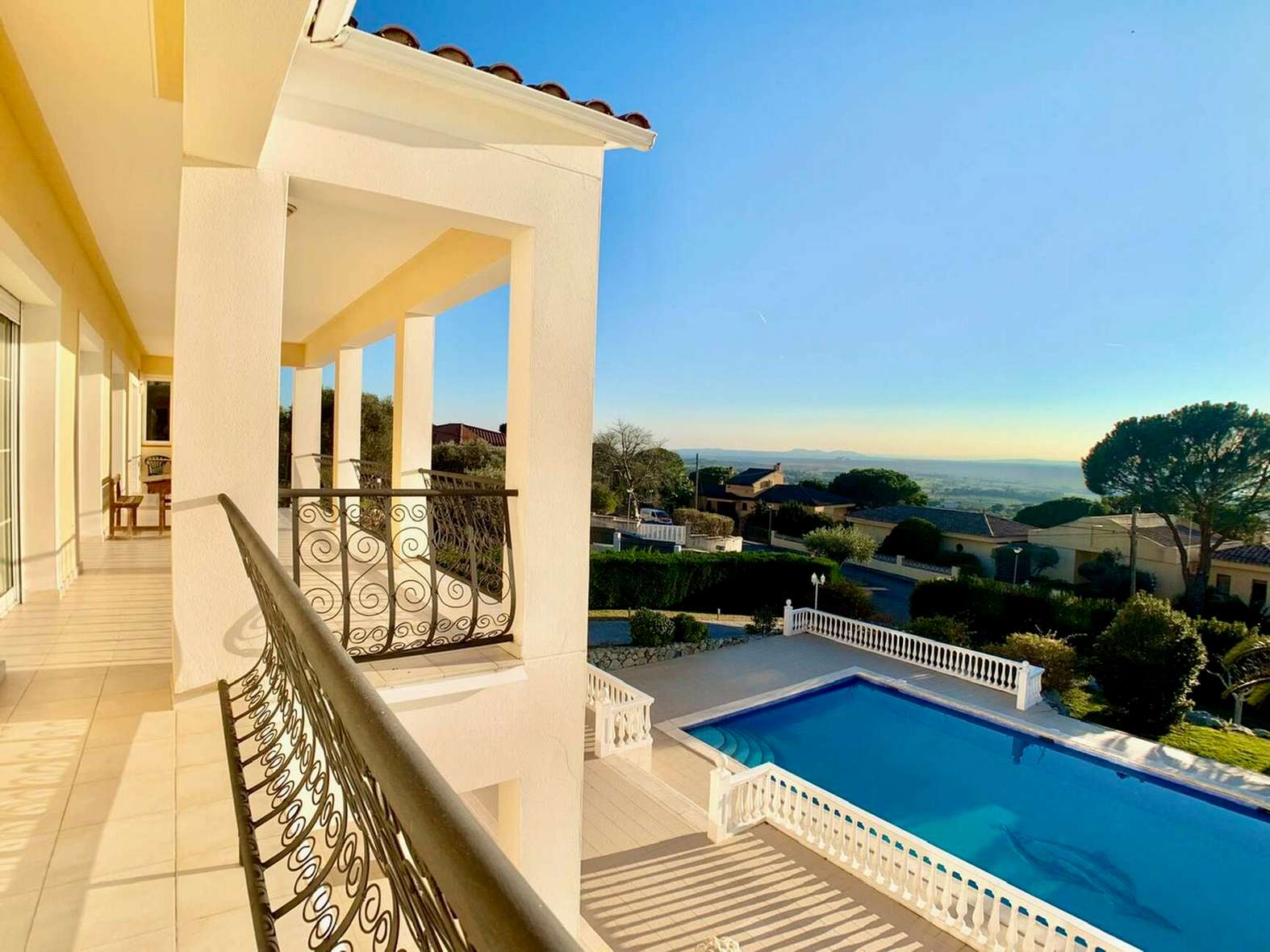 Luxurious villa with swimming pool for sale in Pau - Els Olivars