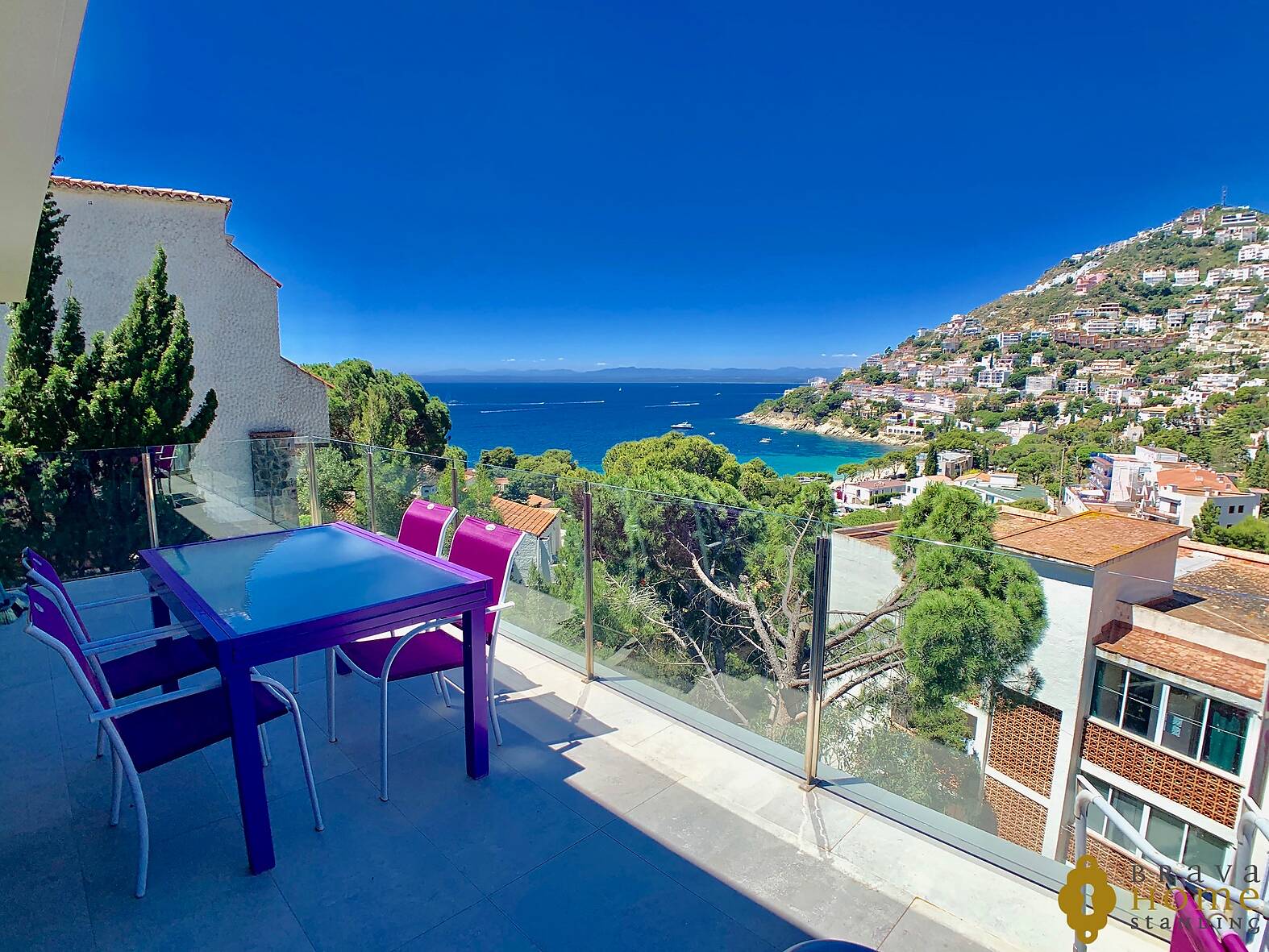 Espléndida villa contemporánea con vistas al mar, en venta en Rosas - Canyelles