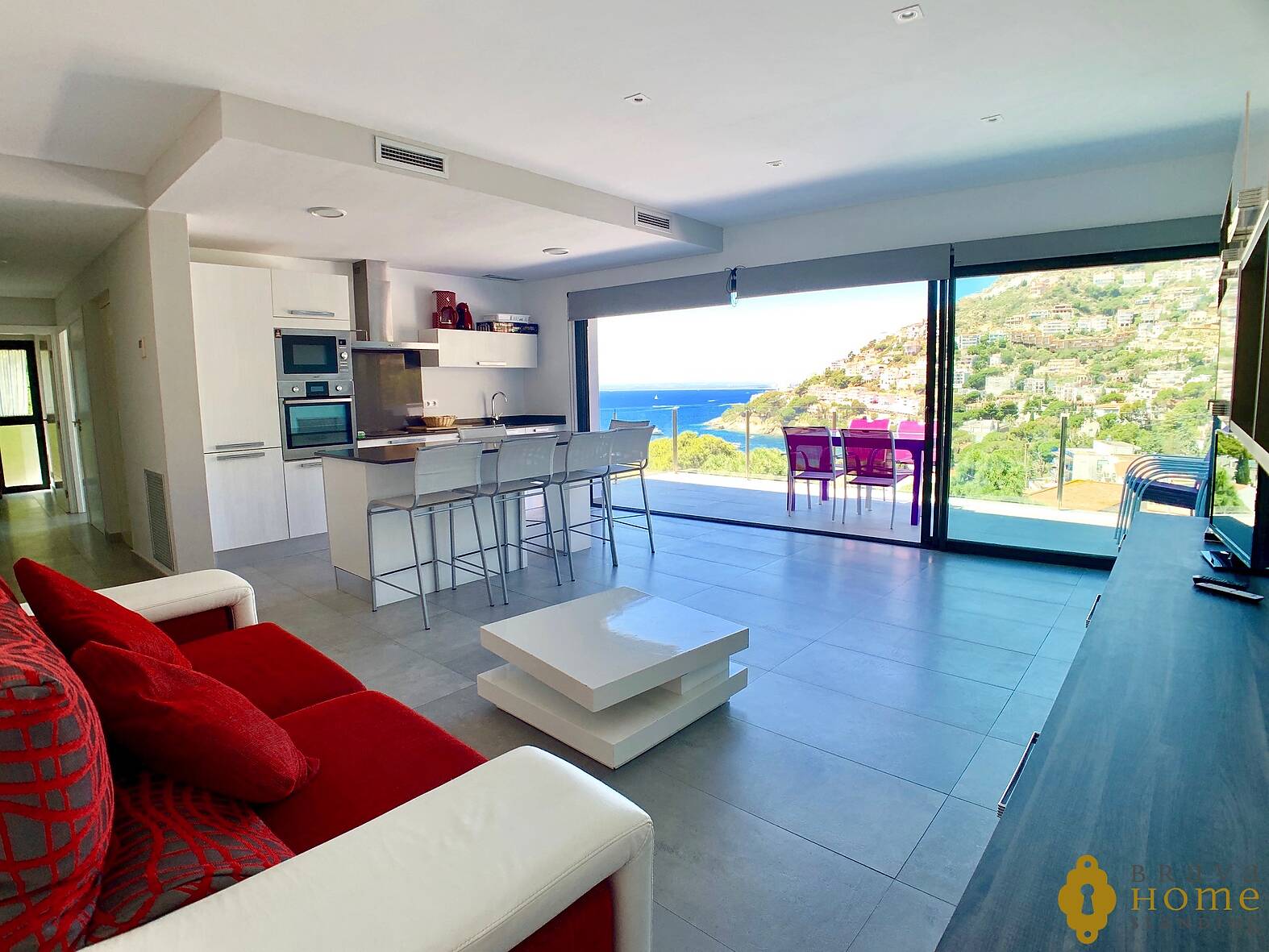 Esplèndida vila contemporània amb vistes al mar, en venda a Roses - Canyelles